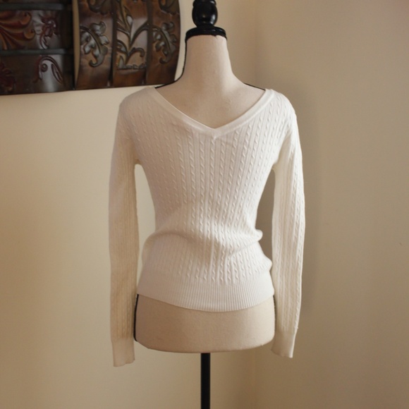 Sweet Romeo, V-neckline in the front and back - Picture 2 of 7